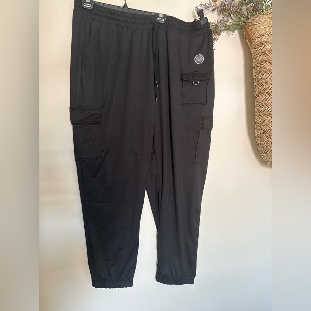 NWT Black Fleece Lined Cargo Joggers Plus Size 3X